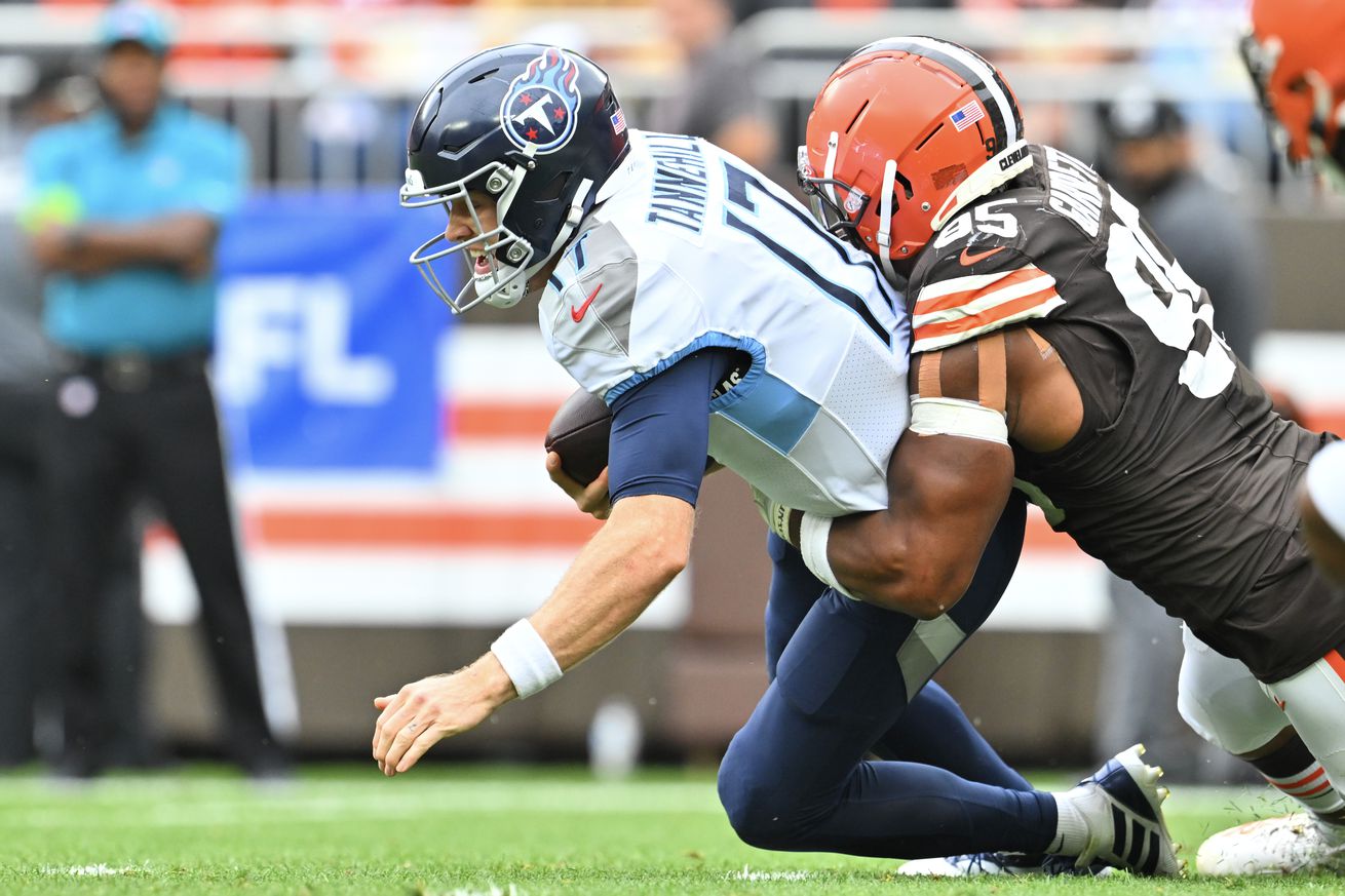 Tennessee Titans v Cleveland Browns