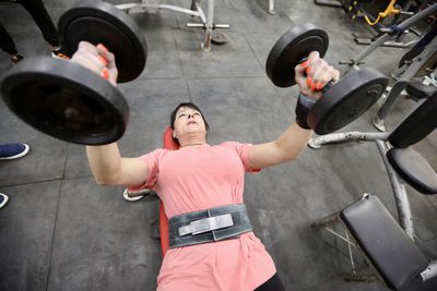 63-year-old Egyptian woman, Amani Rabie, defies her old age with weightlifting