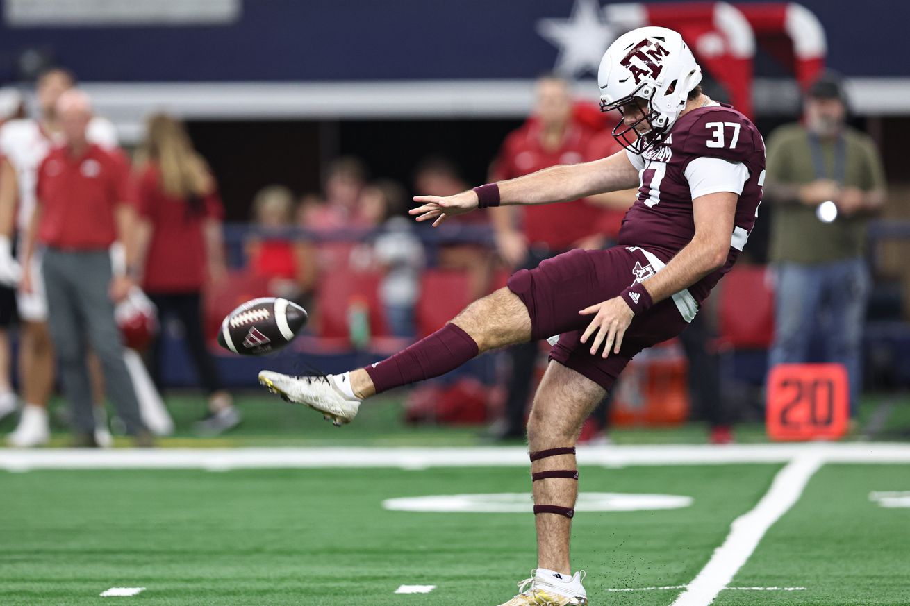 COLLEGE FOOTBALL: SEP 28 Southwest Classic - Arkansas vs Texas A&M