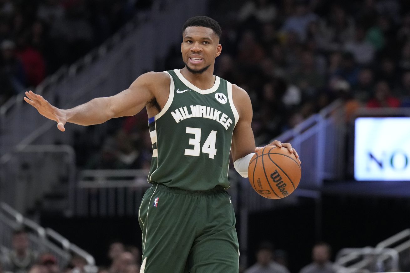 NBA: Cleveland Cavaliers at Milwaukee Bucks